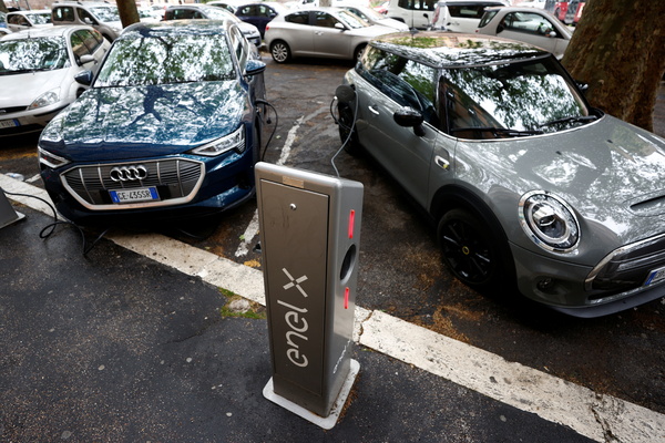 Battery-powered electric vehicles nearly double EU market share in Q1 - ACEA