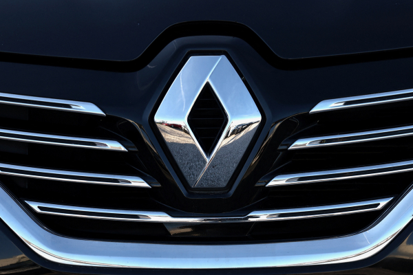 Renault to invest $320 million, hire 550 workers to make electric vans in Northern France
