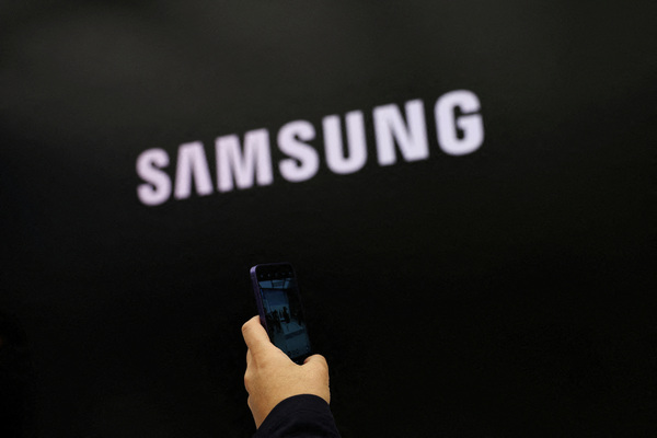 Samsung flags better-than-expected profit rise as AI boom lifts chip prices