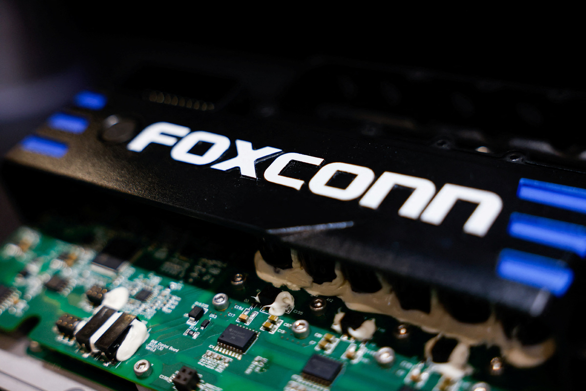 Foxconn sees robust AI server demand, posts 14% rise in Q3 profit