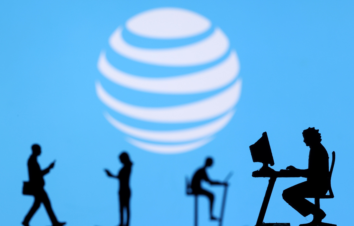 AT&T secures $850 million from sale-leaseback of real estate to Reign Capital