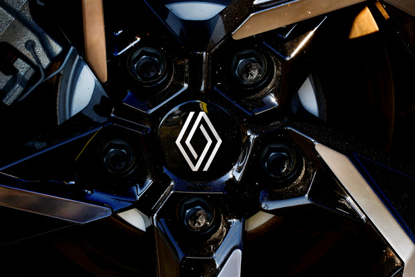 Dutch car sharing firm adds Renault EVs capable of powering local grid
