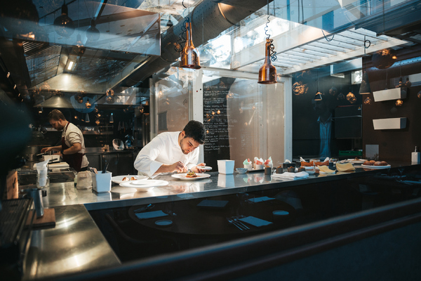 Procurement tactics that delight customers and control costs