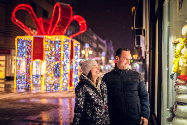 Holiday spending 2025: how security, flexibility and experiences are defining the season