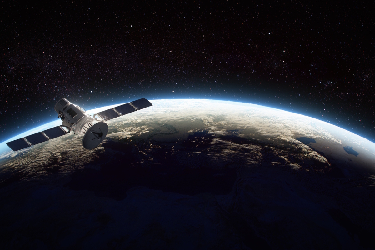 Beyond the cell: the benefits of D2D satellite networks