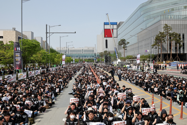 Explainer-What are Samsung union workers demanding and how might a strike play out?